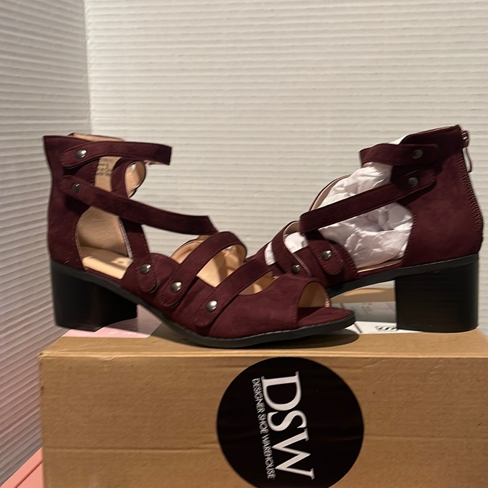 New in box Journee collection arbor wine heel